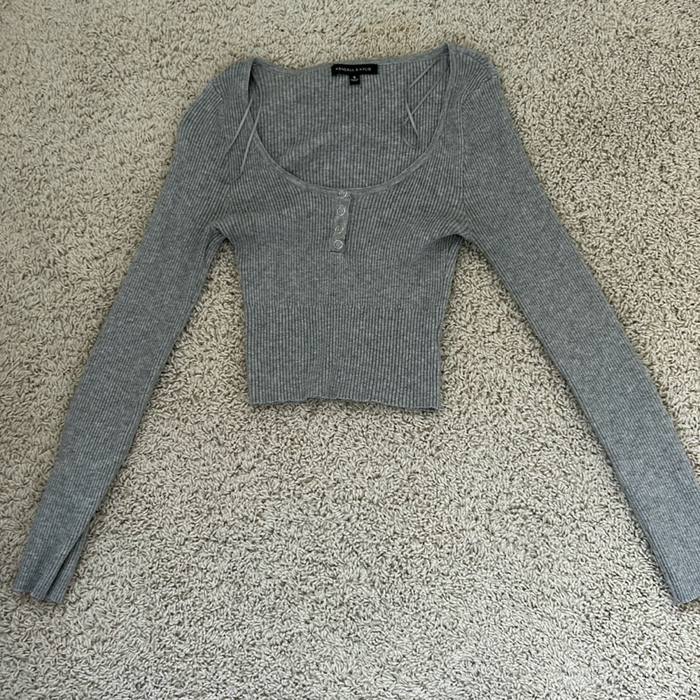 - Grey Kendall and Kylie Ribbed sweater long sleeve